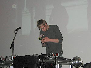 Handheld performs.  Museum of Contemporary Art Chicago, Version Lab 2003 03 29, image 12 of 18.