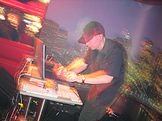 Psilodumputer performs, 2004 11 18, image 35 of 54.