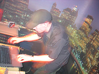 Psilodumputer performs, 2004 11 18, image 36 of 54.