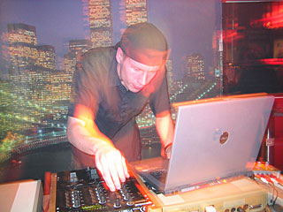 Psilodumputer performs, 2004 11 18, image 42 of 54.